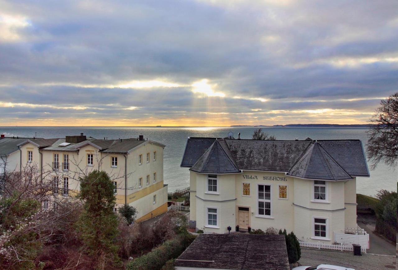 Villa Ostseelilie - Appartements Mit Balkon Und Meerblick ซาสนิทซ์ ภายนอก รูปภาพ